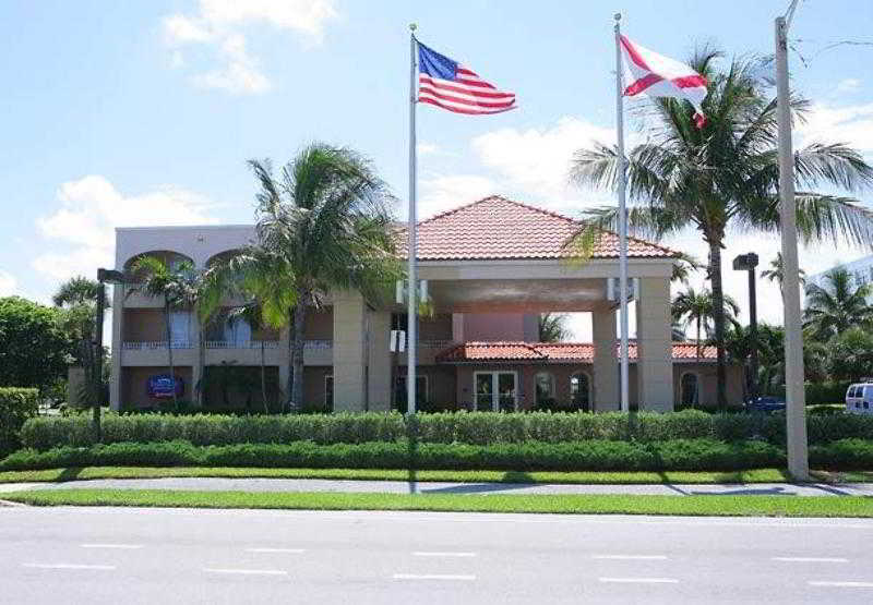 Fairfield Inn And Suites By Marriott Palm Beach Exterior photo